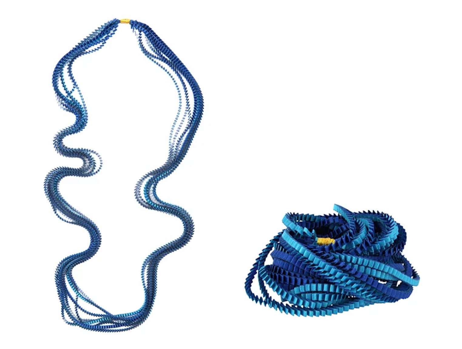 Collier en satin bleu et bleu clair