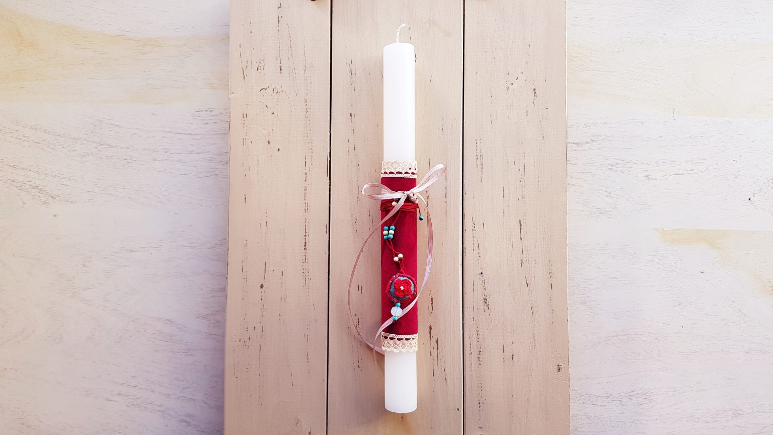 Easter candle burgundy with hand-embroidered necklace